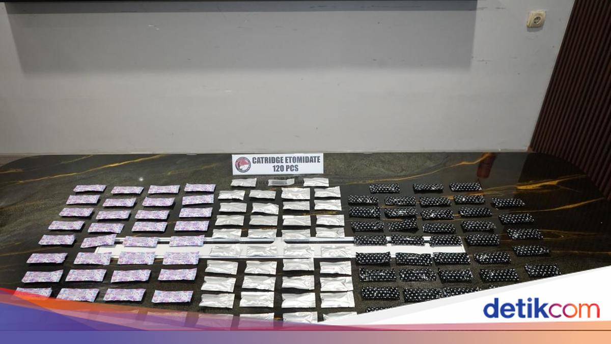 Polda Metro Gagalkan Peredaran 120 Cartridge Vape Narkoba di Jakbar