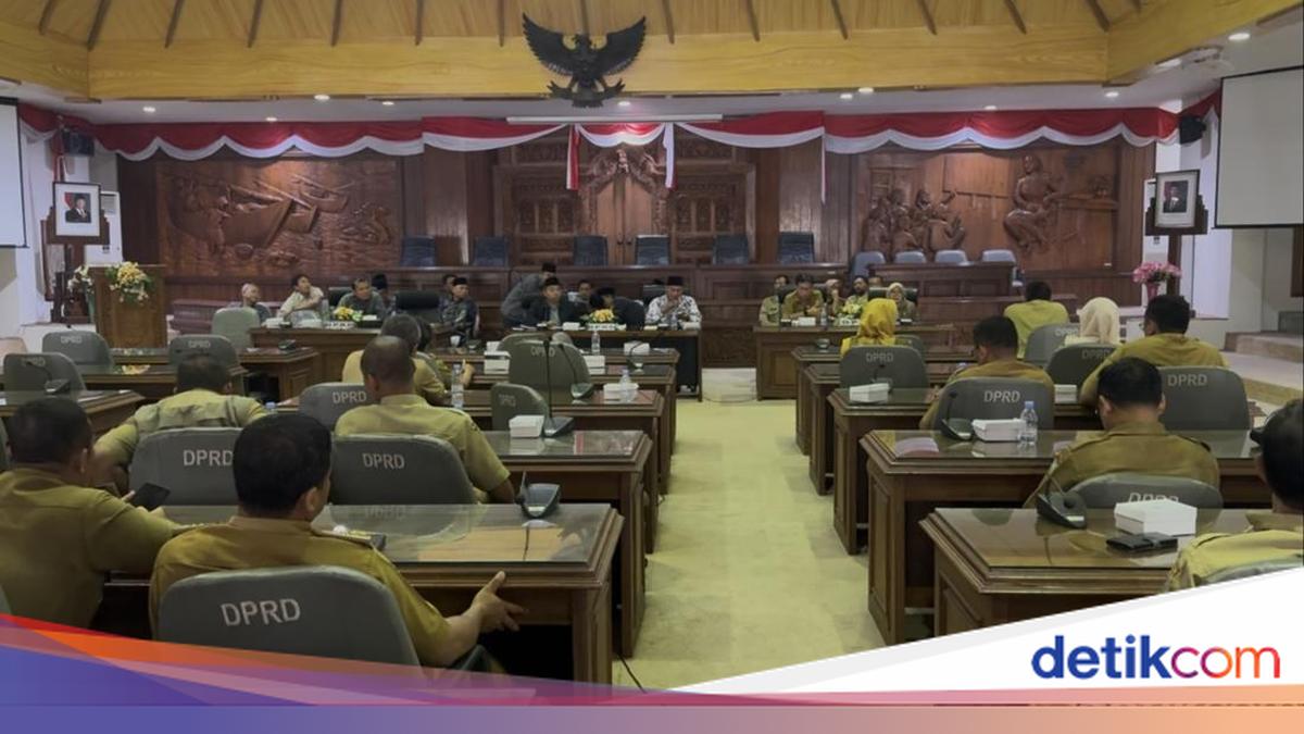 Karut marut lelang jabatan kepala dinas di Pemkab Rembang semakin memanas. Berikut sederet faktanya.

Via @detikjatengcom