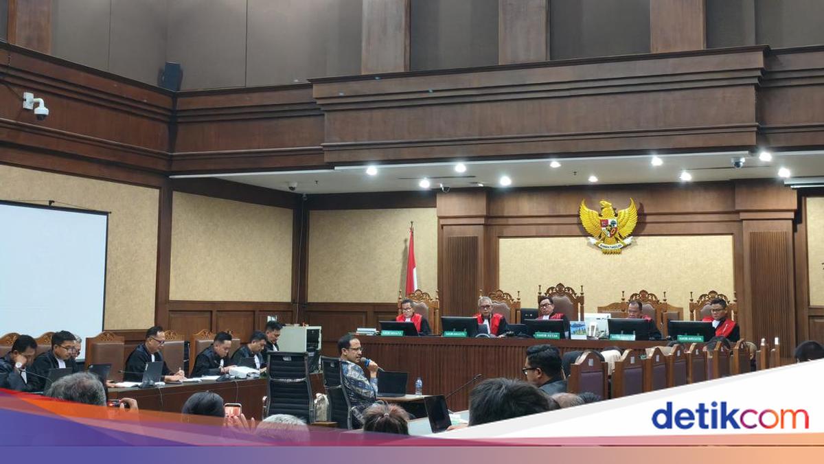 Hakim Tanya Nadiem: Setuju Pengadaan Chromebook tapi Tak Setuju yang Putuskan?