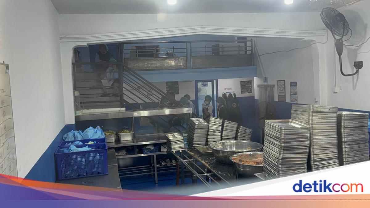 Olahan daging pada menu MBG yang disediakan oleh SPPG Bubutan Tembok Dukuh Surabaya membuat 200 siswa dari 12 sekolah keracunan. Pihak SPPG mengklaim bahwa menu daging adalah permintaan siswa.

via @detikjatim_