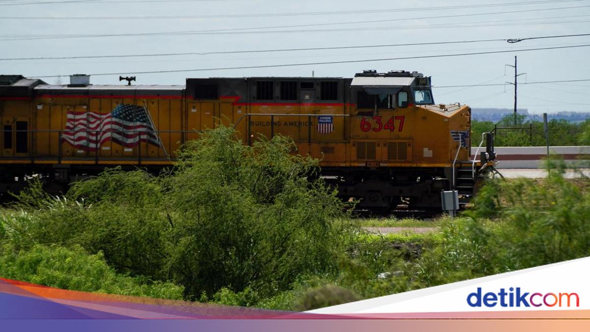 Enam jenazah ditemukan di dalam gerbong kereta barang di Texas, AS. Aparat masih menyelidiki penyebab kematian para korban tersebut.