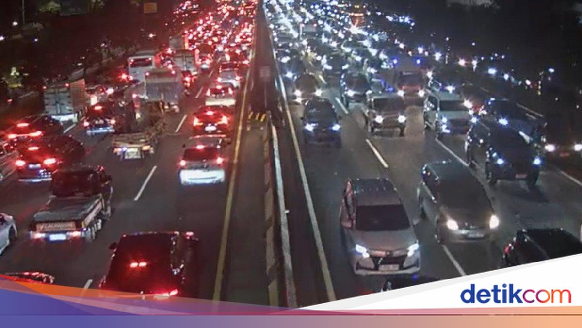 Malam Long Weekend, Lalin Sejumlah Jalan di Jakarta Padat
