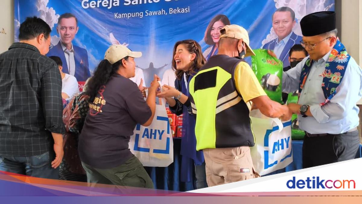 Kenaikan Yesus Kristus, Demokrat Bagi Sembako di Gereja Santo Servatius Bekasi