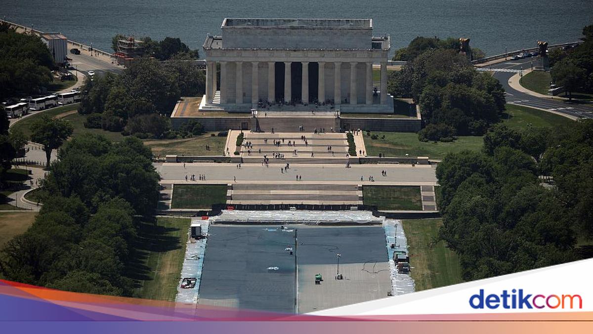 Trump’s Lincoln Memorial Reflecting Pool Renovation Sparks Lawsuits and Controversy