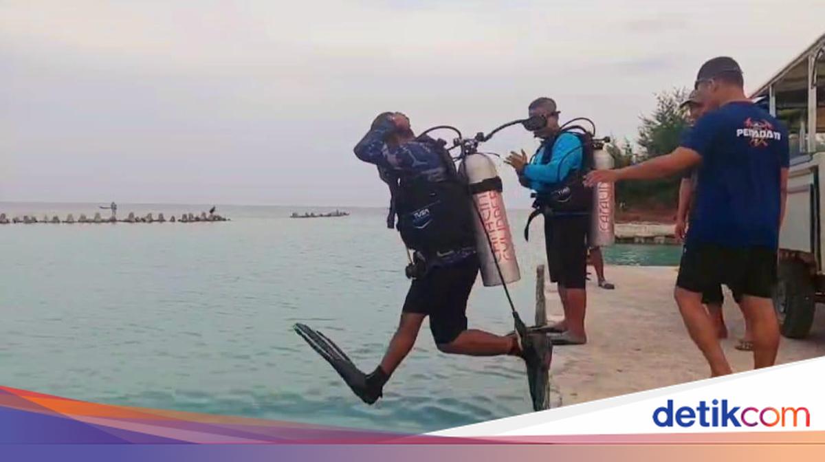 Ponsel Wisatawan Jatuh ke Laut di Pulau Pari, Polisi Menyelam Bantu Cari