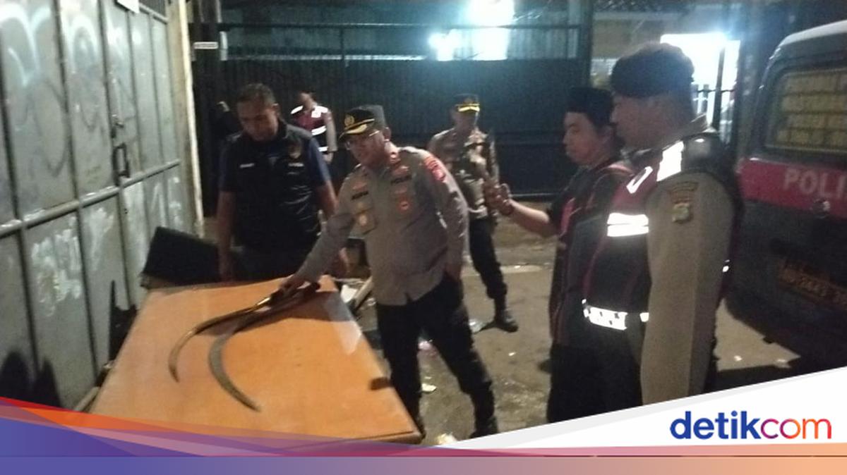 Polisi Bubarkan Remaja Hendak Tawuran di Kebon Jeruk, Sita Celurit dan Sinte