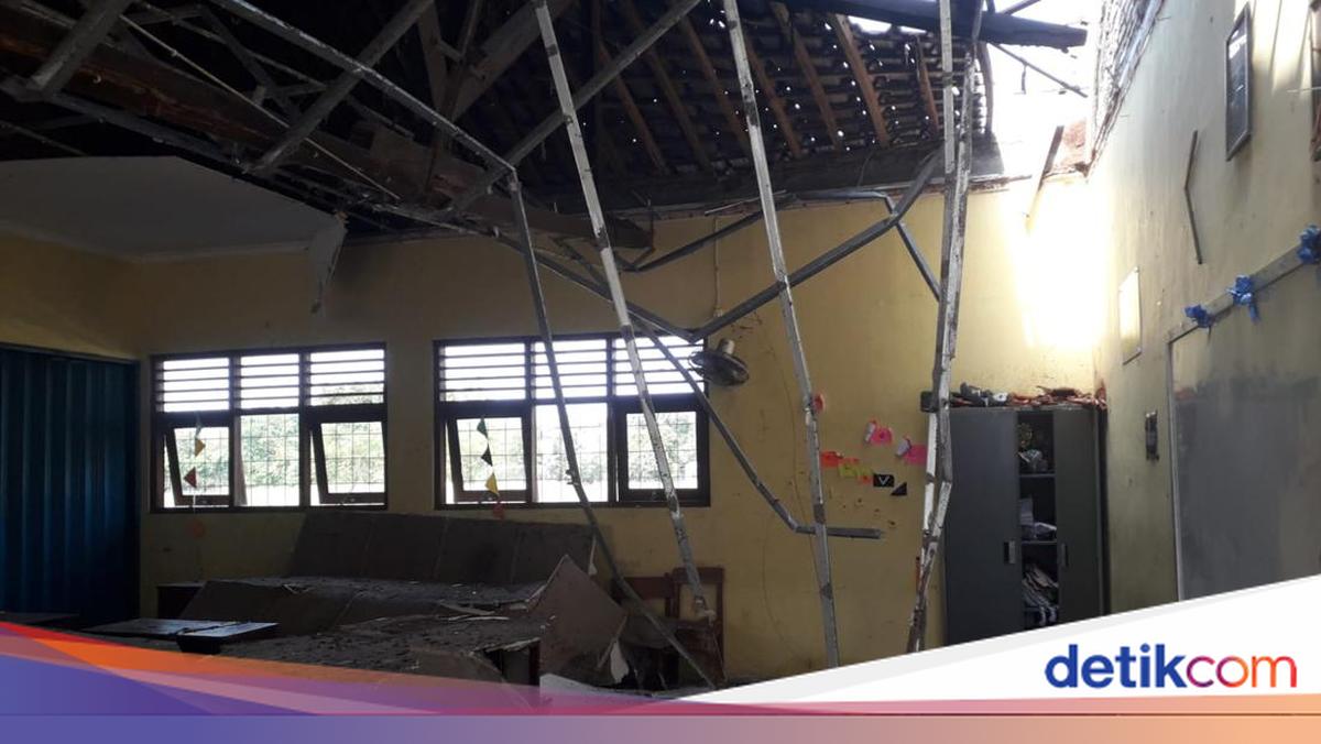 SDN 2 Mlilir yang Atapnya Ambrol Sempat Gagal Direhab gegara Efisiensi