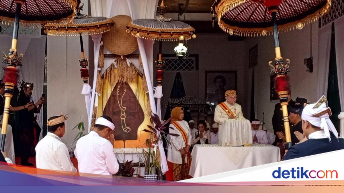 Kirab Budaya Milangkala Tatar Sunda Pamerkan Mahkota Binokasih