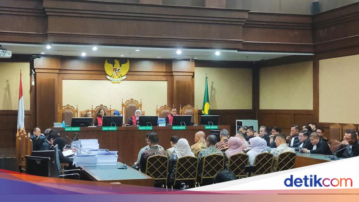 Miki Mahfud Terdakwa Kasus Pemerasan Sertifikasi K3 Dituntut 3 Tahun Penjara