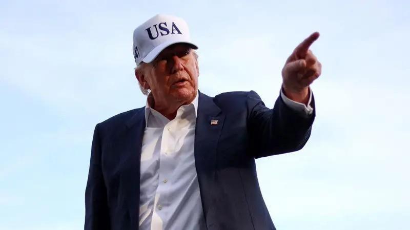 Presiden AS Donald Trump berpidato soal kebijakan penurunan harga BBM di Gedung Putih
