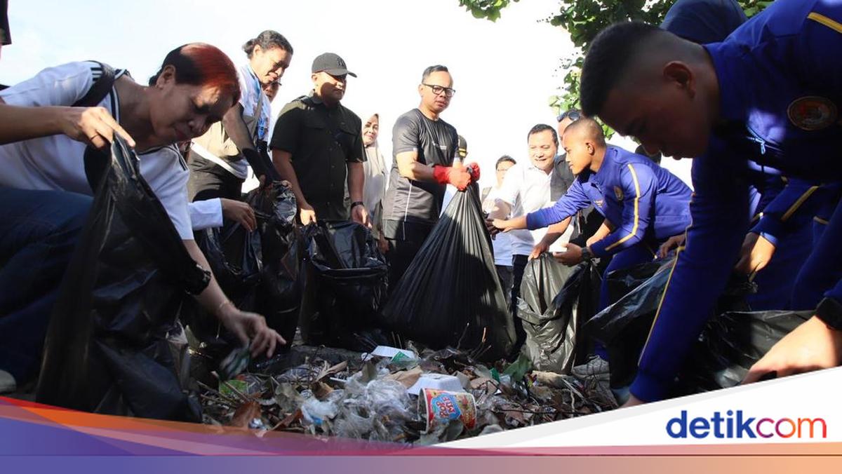 Wamendagri Bareng ASN &amp; Praja IPDN NTB Gelar Gerakan Bersih Pantai
