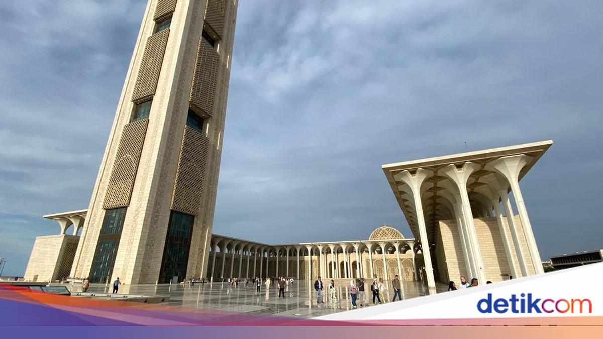 'Menembus Langit' Aljir dari Masjid Terbesar di Dataran Afrika