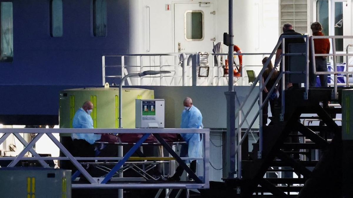 Detik-detik Jenazah Korban Hantavirus Diturunkan dari MV Hondius di Rotterdam