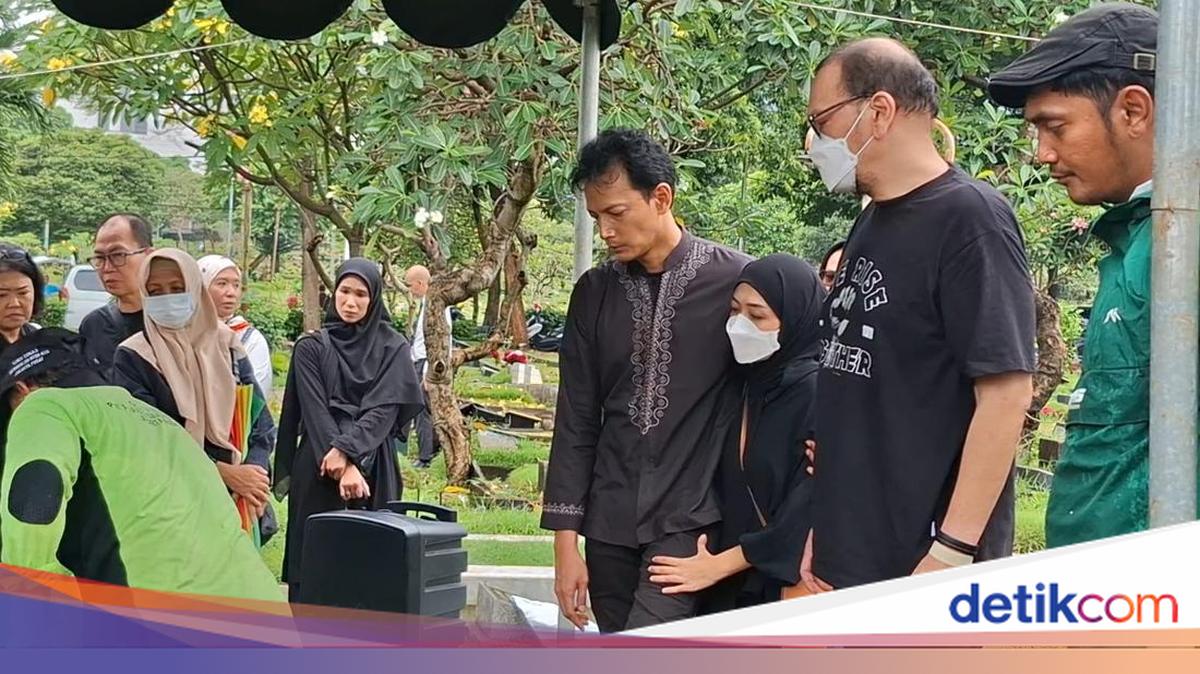 Firasat Kakak Fedi Nuril Sebelum Ibunda Meninggal Dunia