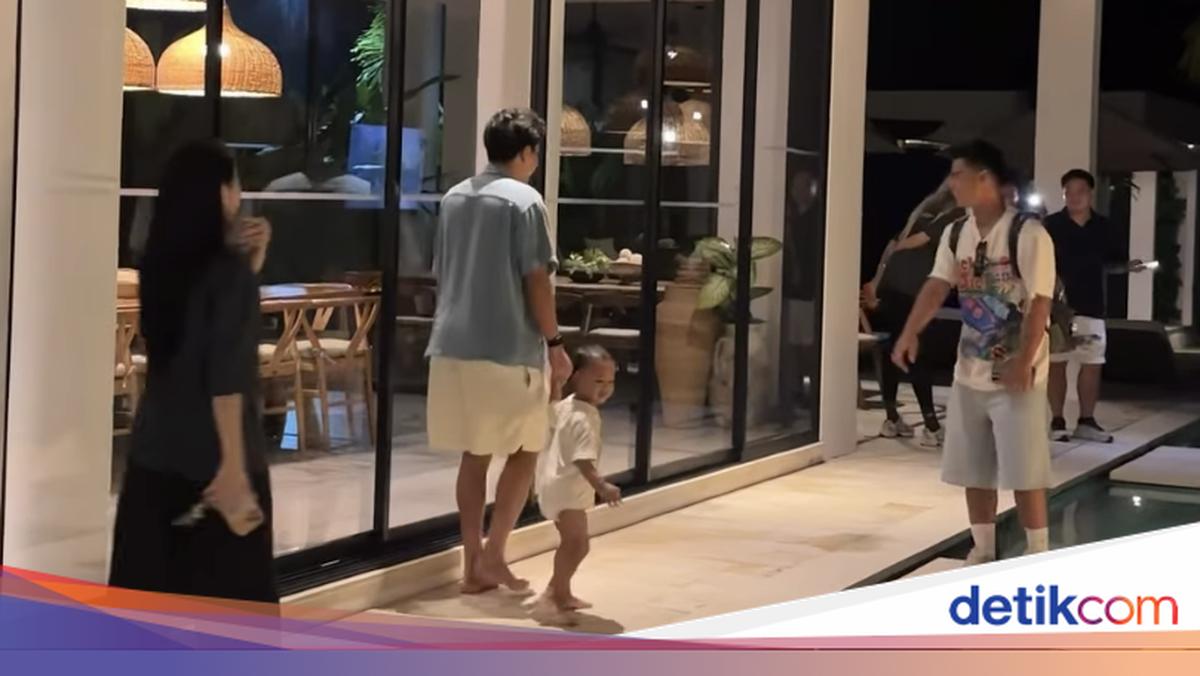 Momen Pratama Arhan dan Inka Andestha Liburan Bareng Keluarga