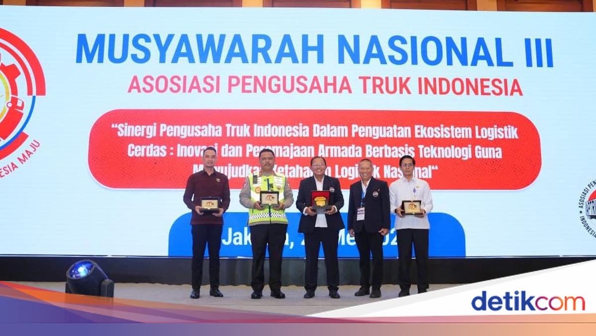 kakorlantas-irjen-agus-suryonugroho-menghadiri-musyawarah-nasional-iii-asosiasi-pengusaha-truk-indonesia-aptrindo-rabu-205-1779256035223_169.jpeg?wid=54&w=1200&v=1&t=jpeg