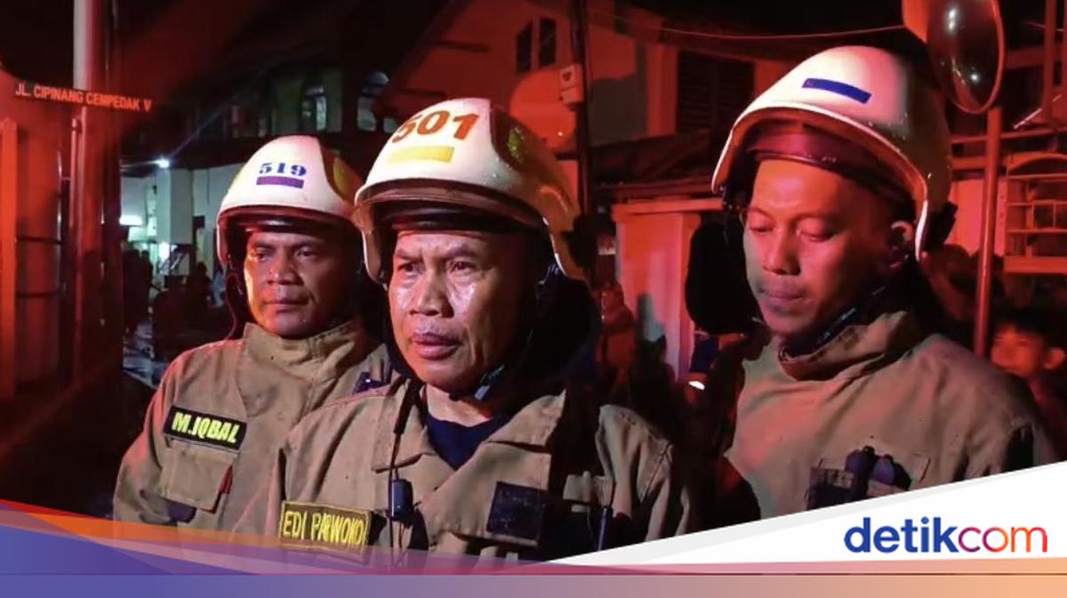 Kebakaran di Jatinegara Hanguskan 5 Rumah, 28 Jiwa Terdampak