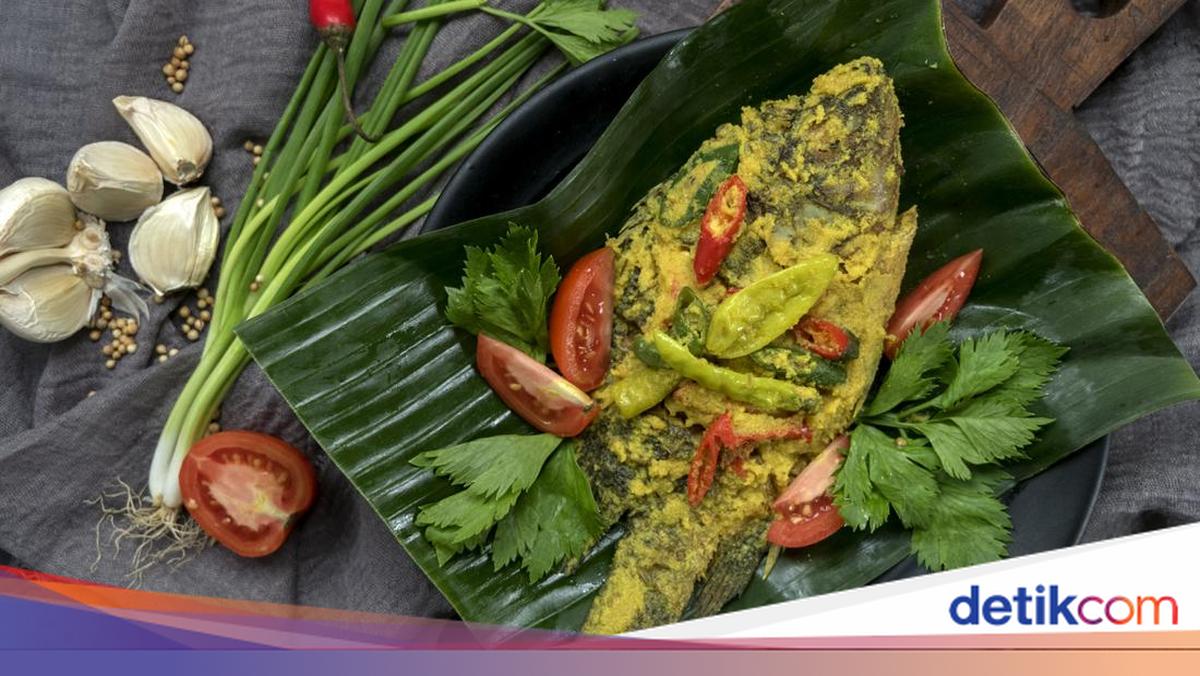 Resep Pesmol Ikan Mas Bumbu Kuning Medok yang Gurih Pedas