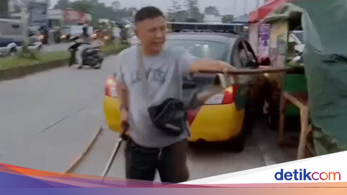 Seorang oknum polisi di Garut berulah dengan menenteng senjata tajam dalam kondisi mabuk. Kini, kasusnya ditangani Polda Jabar untuk pemeriksaan lebih lanjut.

Via @detikjabar_
