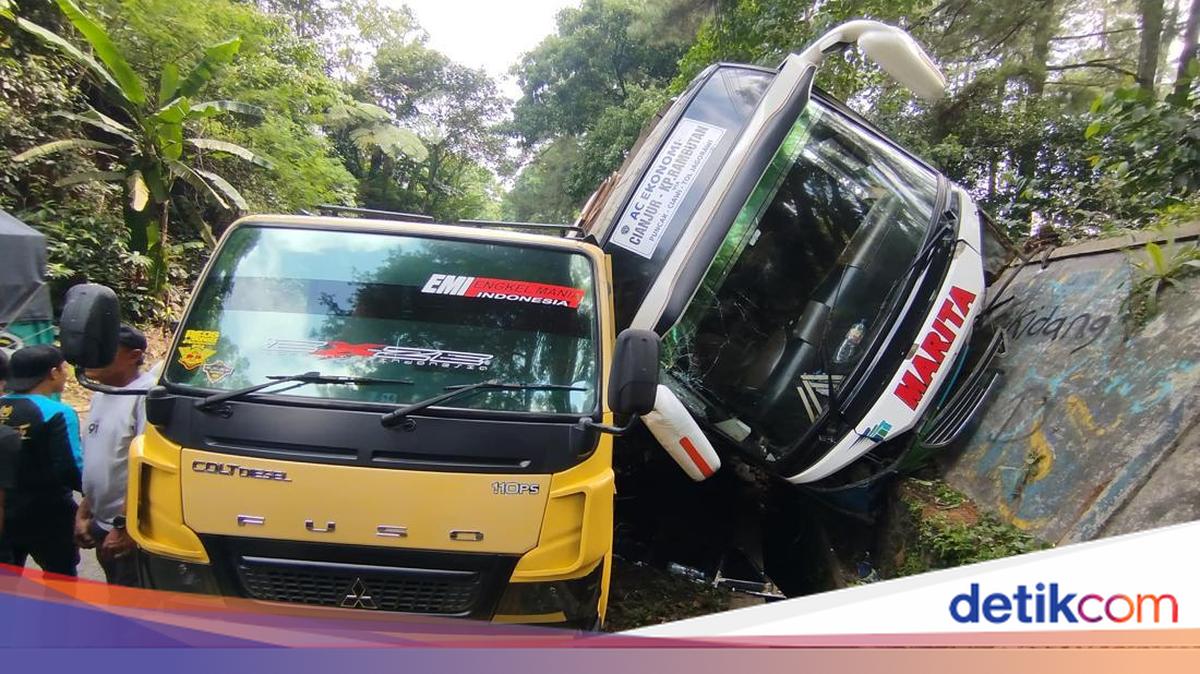 Bus ke Kampung Rambutan Kecelakaan di Cianjur, 20 Penumpang Luka