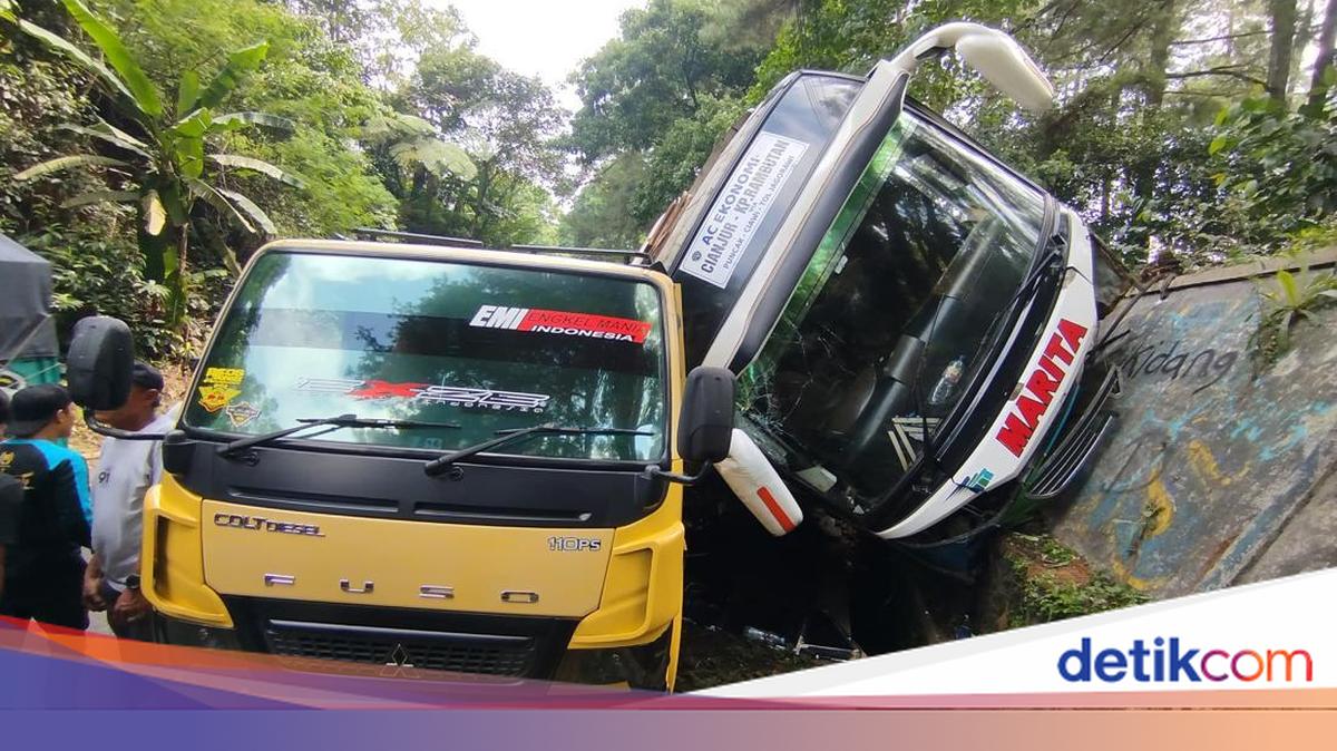 Bus ke Kampung Rambutan Kecelakaan di Cianjur, 20 Penumpang Luka-luka