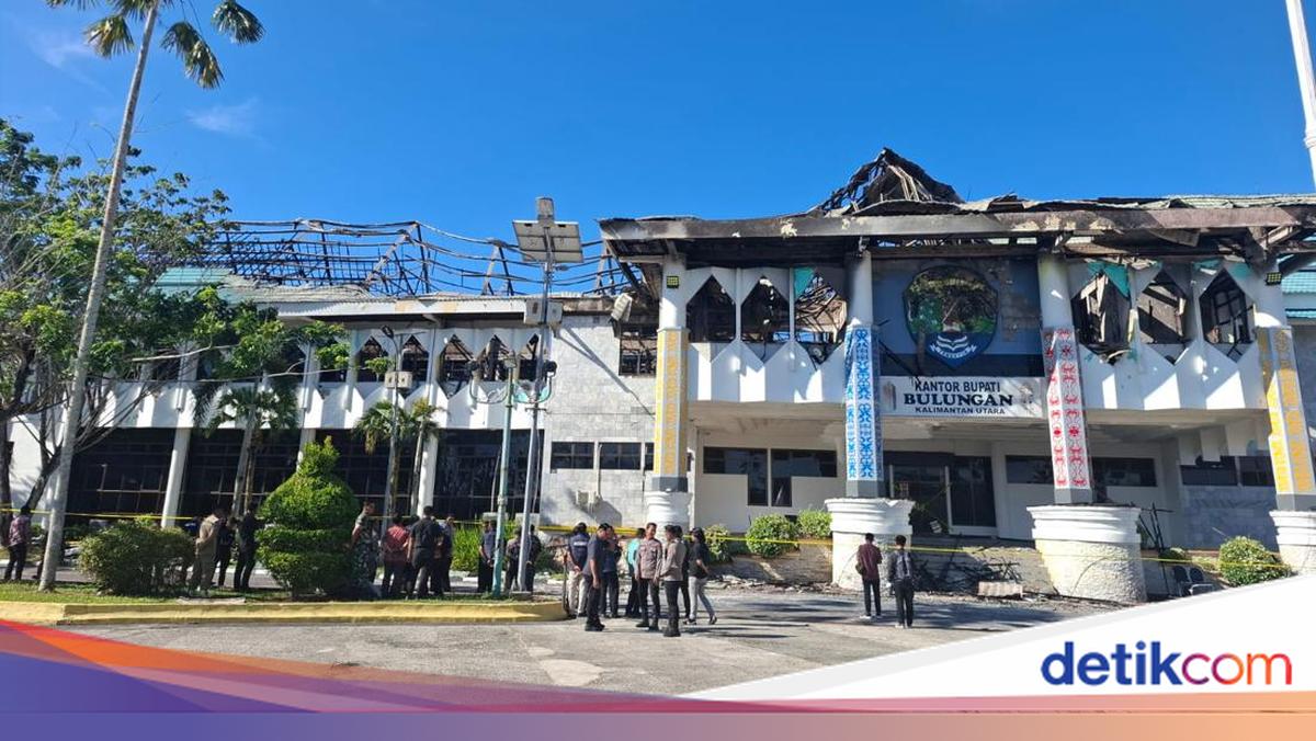 Atap Kantor Bupati Bulungan Luluh Lantak Dilalap Api, 9 Armada Damkar Dikerahkan Selama 2,5 Jam