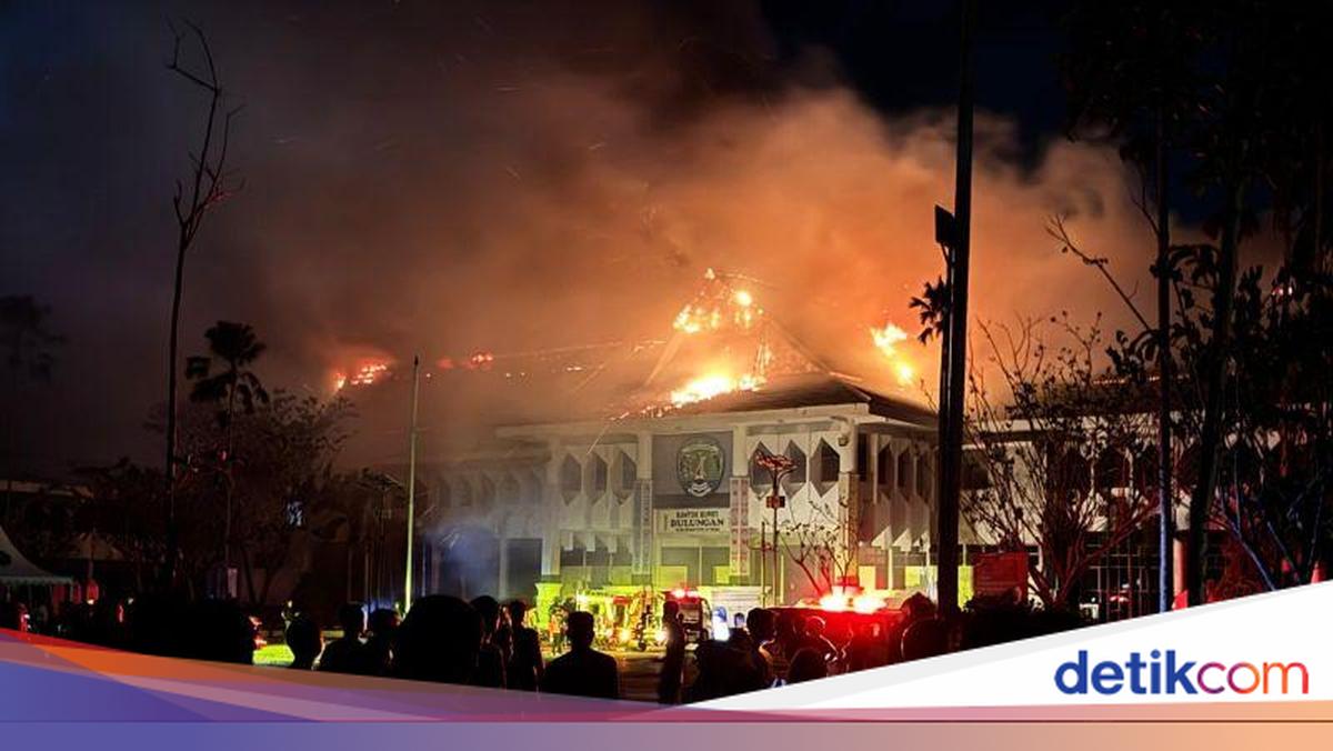 Kantor Bupati Bulungan Kaltara Terbakar, Petugas Damkar Kena Pecahan Kaca