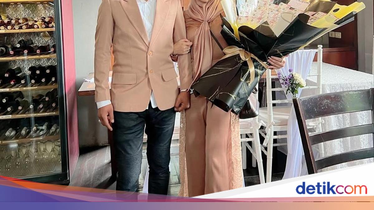 Romantis! Charly Van Houten dan Regina Kulineran di Bali hinggga Kuala Lumpur