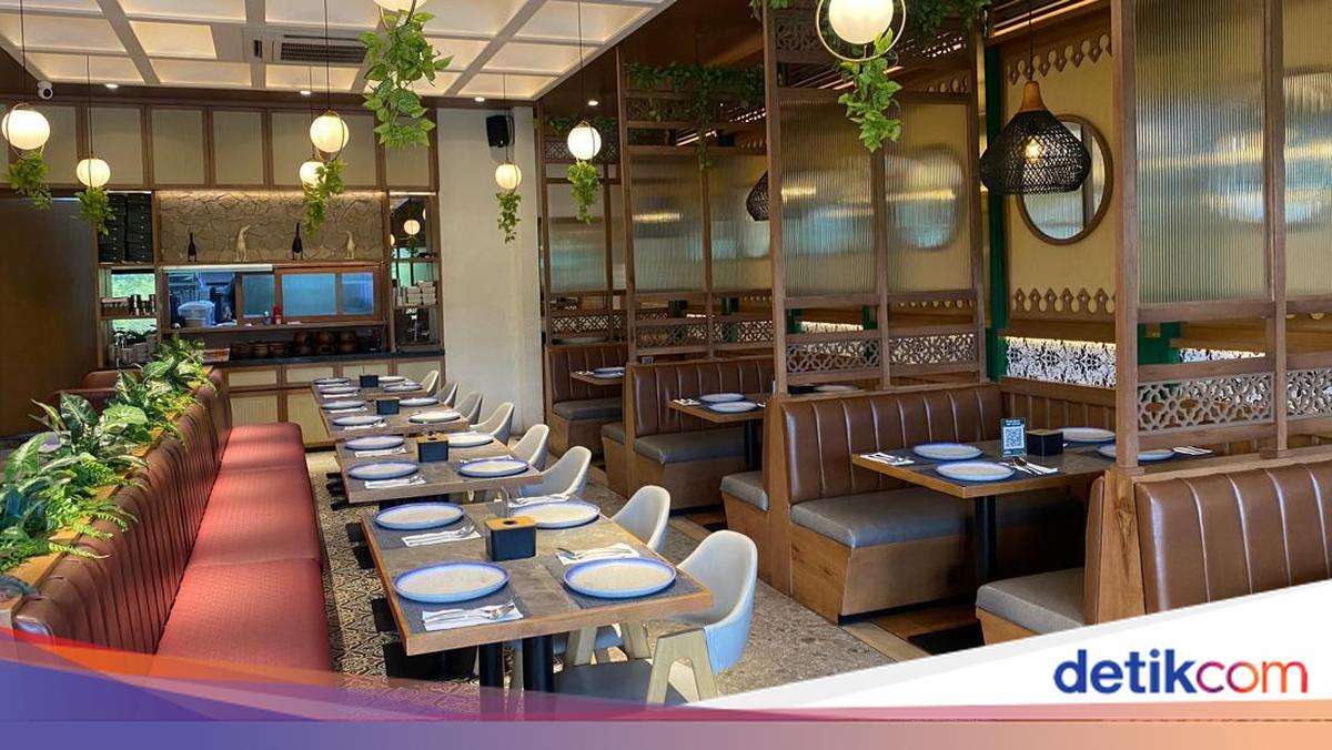 Sedap! Makan Bebek Goreng Afkir dengan Sup Iga di Resto Modern Jaksel