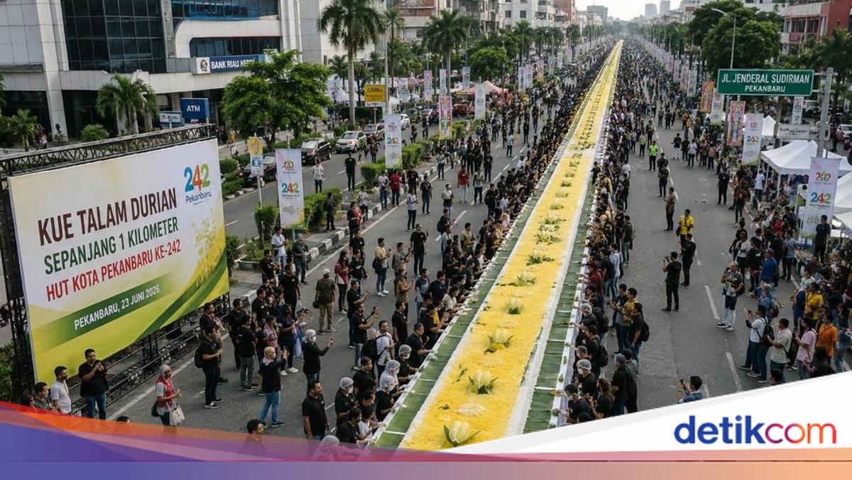HUT Ke-242 Pekanbaru Hadirkan Kue Talam Durian Sepanjang 1 Km