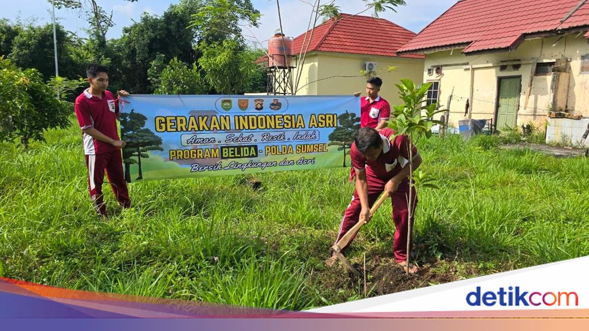 Gerakan Indonesia Asri, Polda Sumsel Tanam 550 Bibit Pohon di 21 Kawasan Aspol
