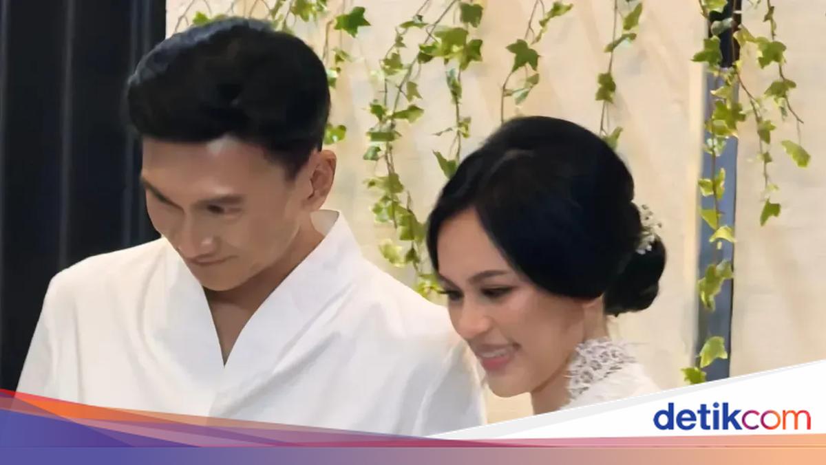 Foto-foto Pernikahan Anji dan Dena Desy