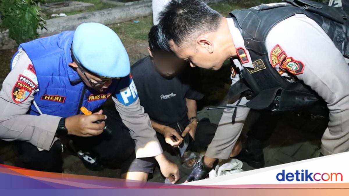 11 Orang di Jakpus Ditangkap Usai Kedapatan Bawa Sajam-Obat Terlarang