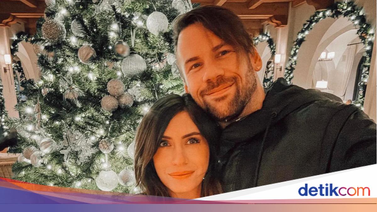 Beartooth Vocalist Caleb Shomo Comes Out as Gay with Wife's Support - News Directory 3