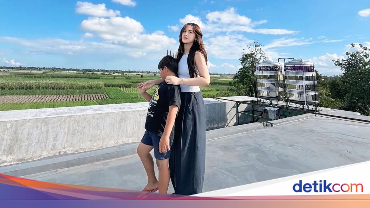 Happy Asmara Tunjukkan Bangunan Megah, Mau Bikin Gedung?