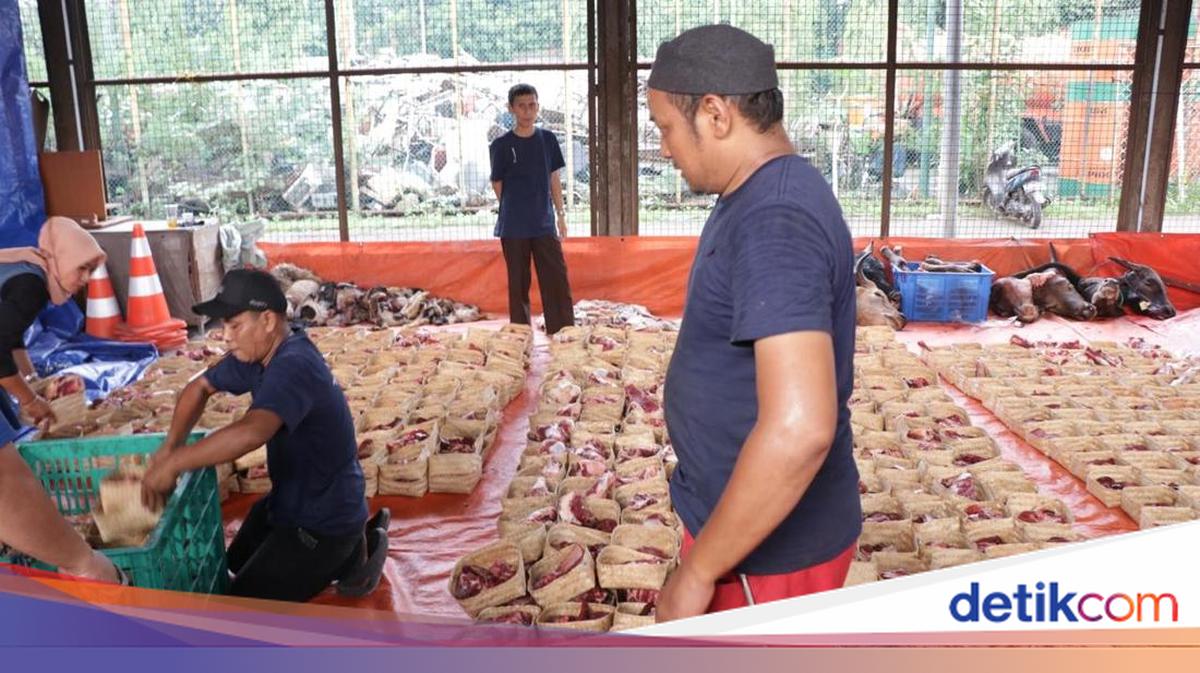 Pemprov DKI Minta Warga Pakai Besek untuk Pembagian Daging Kurban