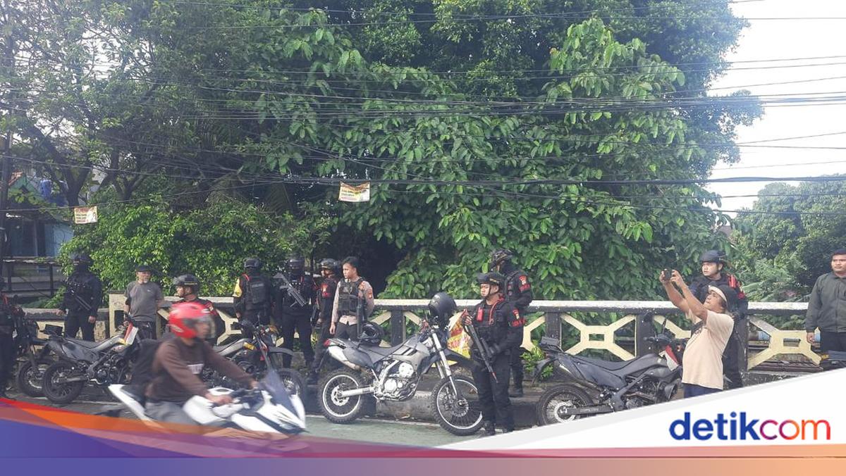 Tawuran Dekat Stasiun Klender Dibubarkan, Petasan hingga Busur Disita