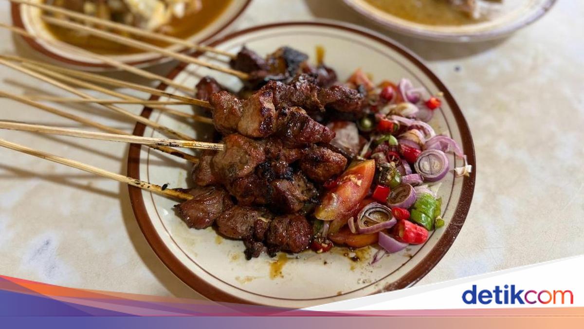 Sate Keroncong: Sate Kambing 'Tua' Anti Prengus di Gang Jatinegara Sejak 1964
