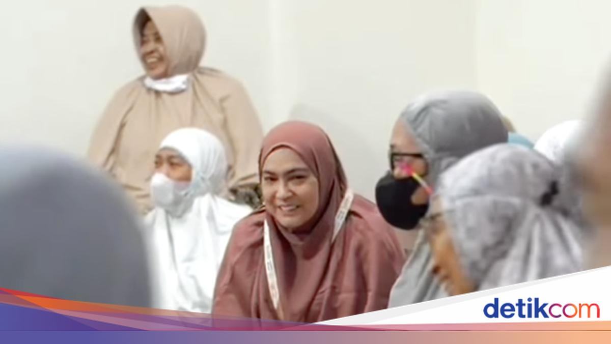 Kebahagiaan Uya Kuya dan Astrid Jalani Ibadah Haji