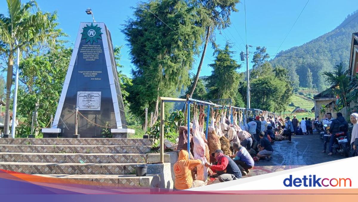 Penampakan Dusun Krajan yang 'Kebanjiran' Hewan Kurban, Warga Penuhi Jalan