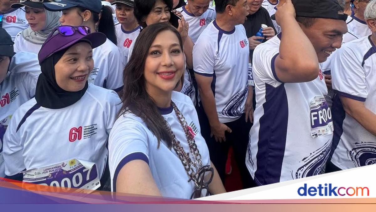 Ayu Azhari Nikmati Pengalaman Jadi Finisher Lomba Lari