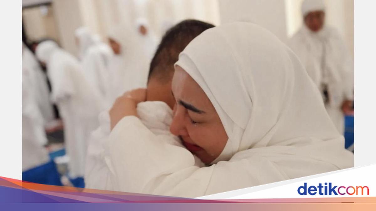 Tangis Ashanty dan Anang Hermansyah saat Jalani Ibadah Haji