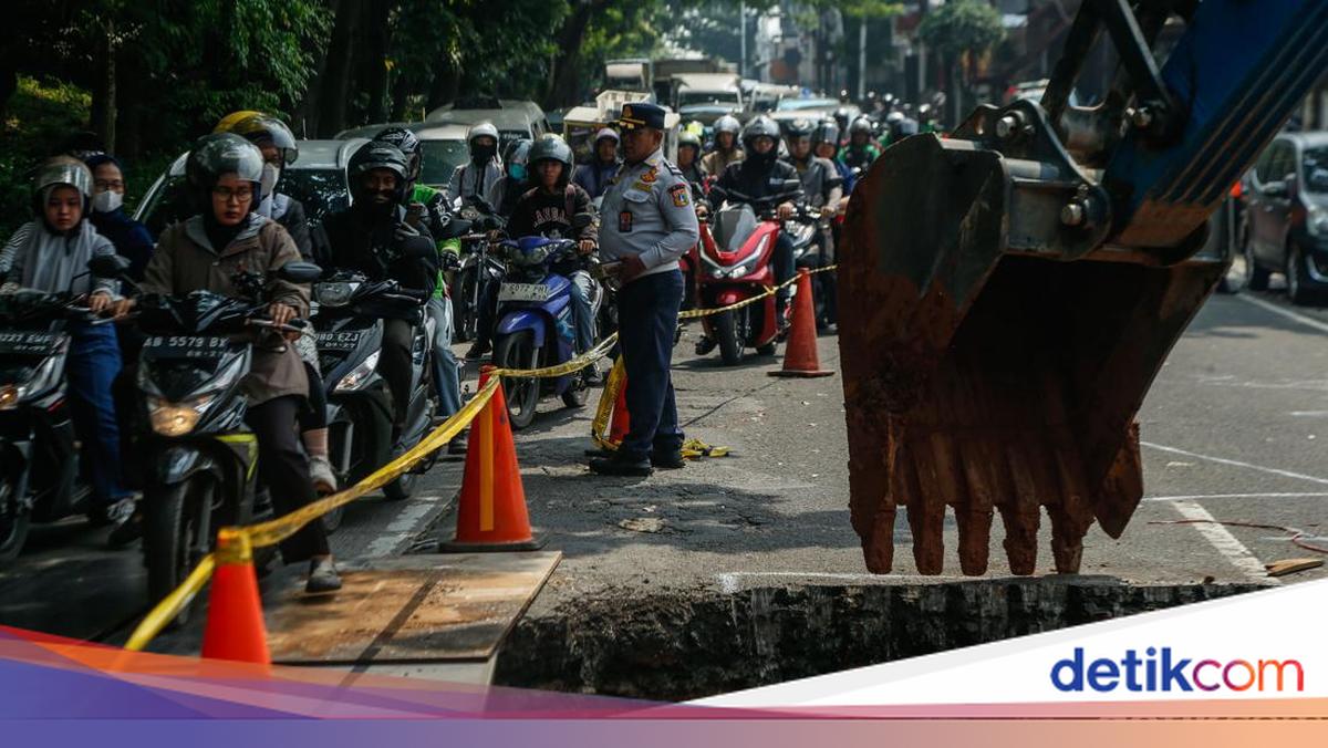 10 Fakta Jalan Amblas Picu Macet Panjang di Lenteng Agung