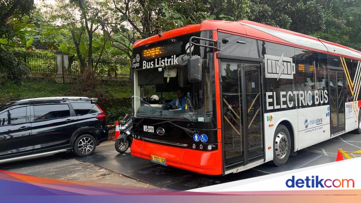 Sempat Terkendala Jalan Amblas di Lenteng Agung, Rute TransJ Kembali Normal
