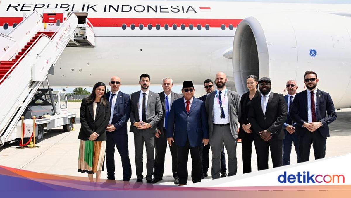 Prabowo Ajak Pengawal Prancis Foto Bareng Sebelum Tinggalkan Paris