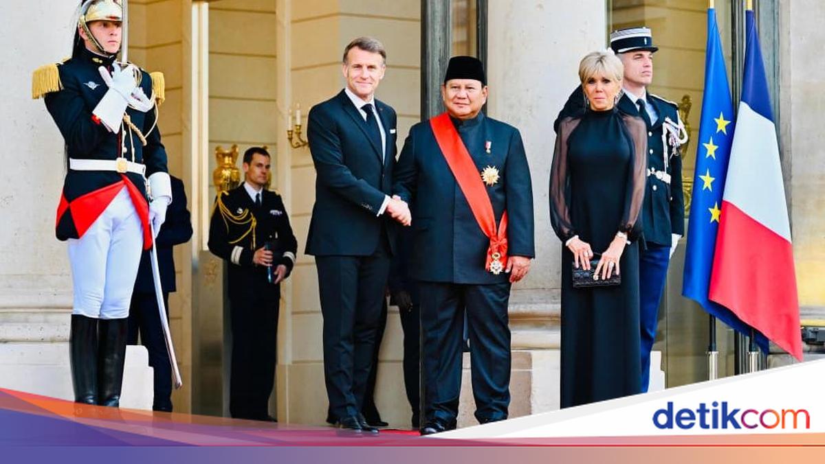 Prabowo Dijamu Santap Malam di Paris, Kenakan Anugerah dari Macron