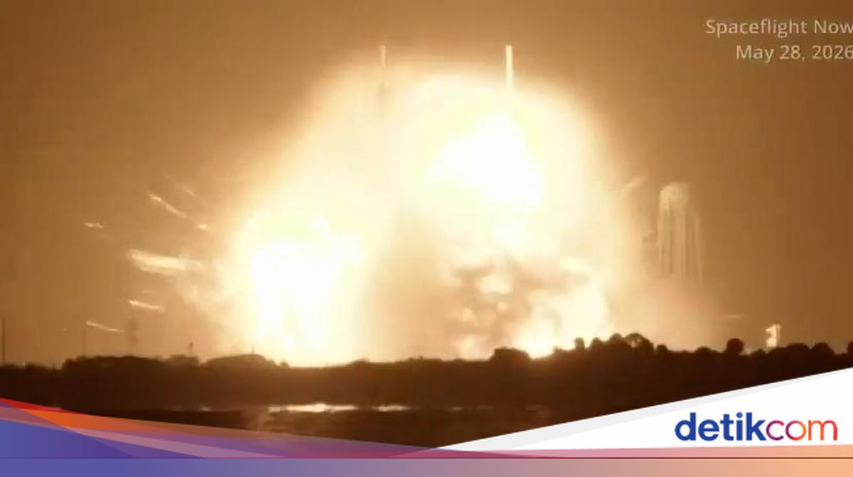 Roket Raksasa Blue Origin Meledak Jadi Bola Api, Langit Florida Membara