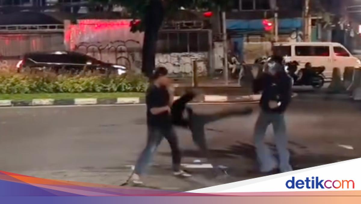 Niat Lerai Keributan Malah Bikin ABG Dikeroyok Bang Jago