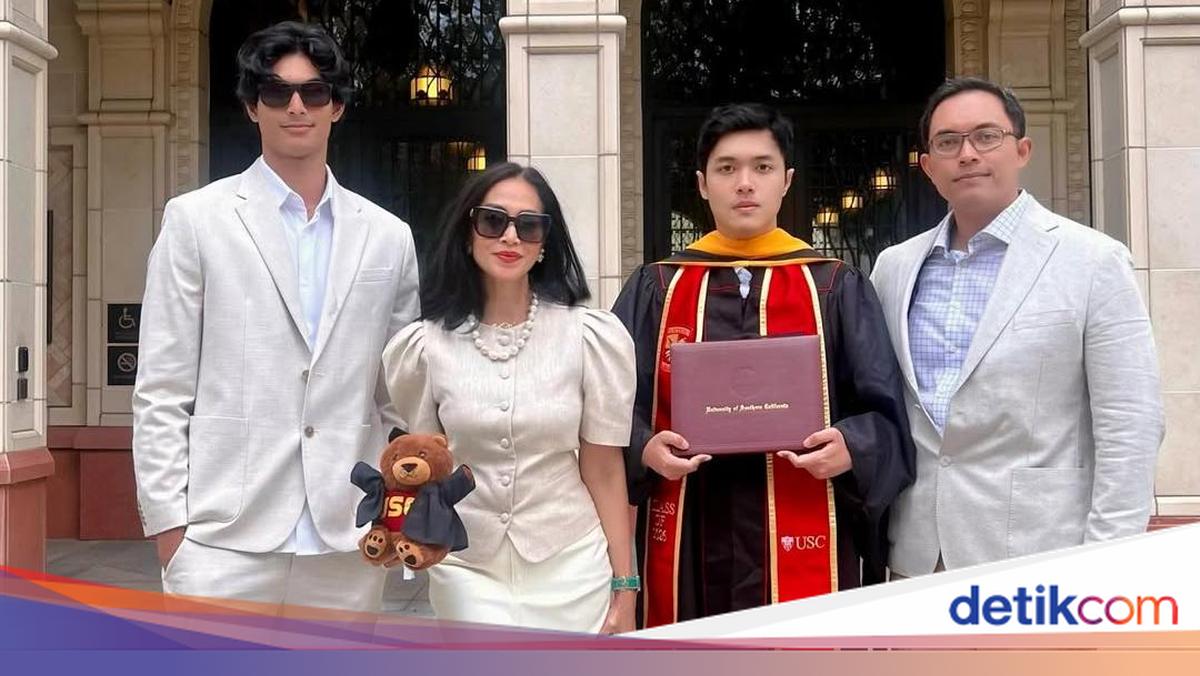 Diah Permatasari Bangga Lihat Anak Raih Gelar Master di USC