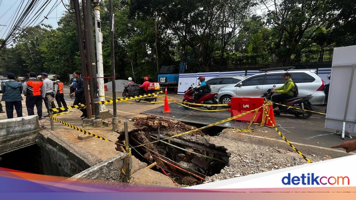 SDA Ungkap Penyebab Aliran Air Deras di Bawah Jalan Amblas Lenteng Agung